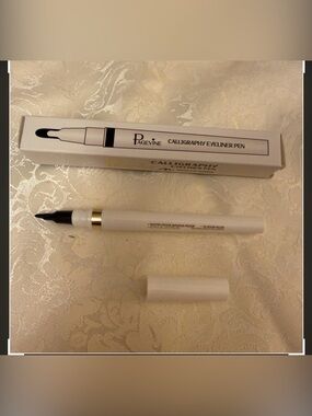 Pagevine Calligraphy Eyeliner Pen in White with 
JET BLACK